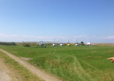 Drejø: Gyrokopter og fly lined up